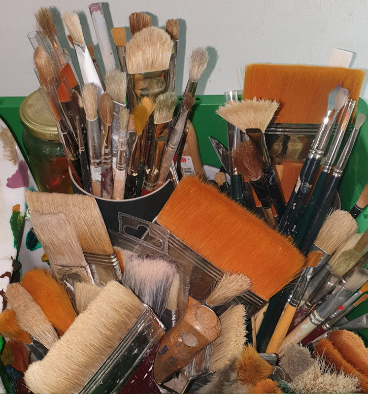 Brushes - important tools for the color reconstruction of large-scale museum replicas